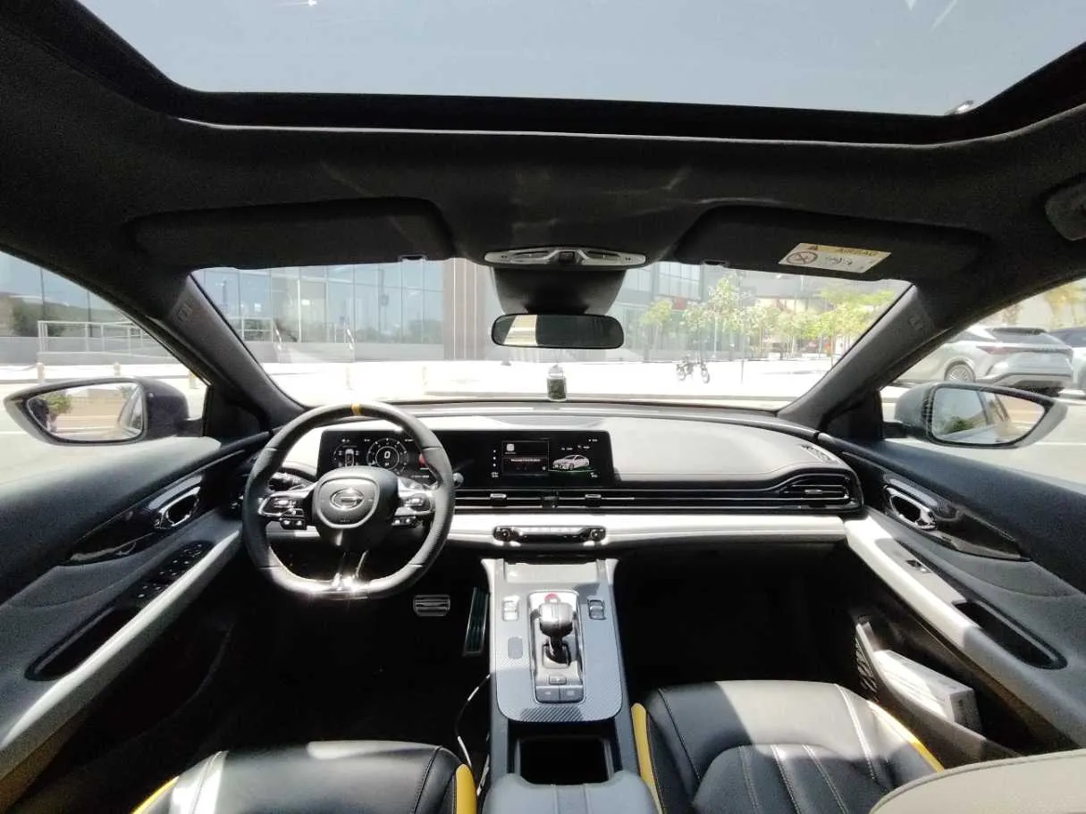 Car image 16