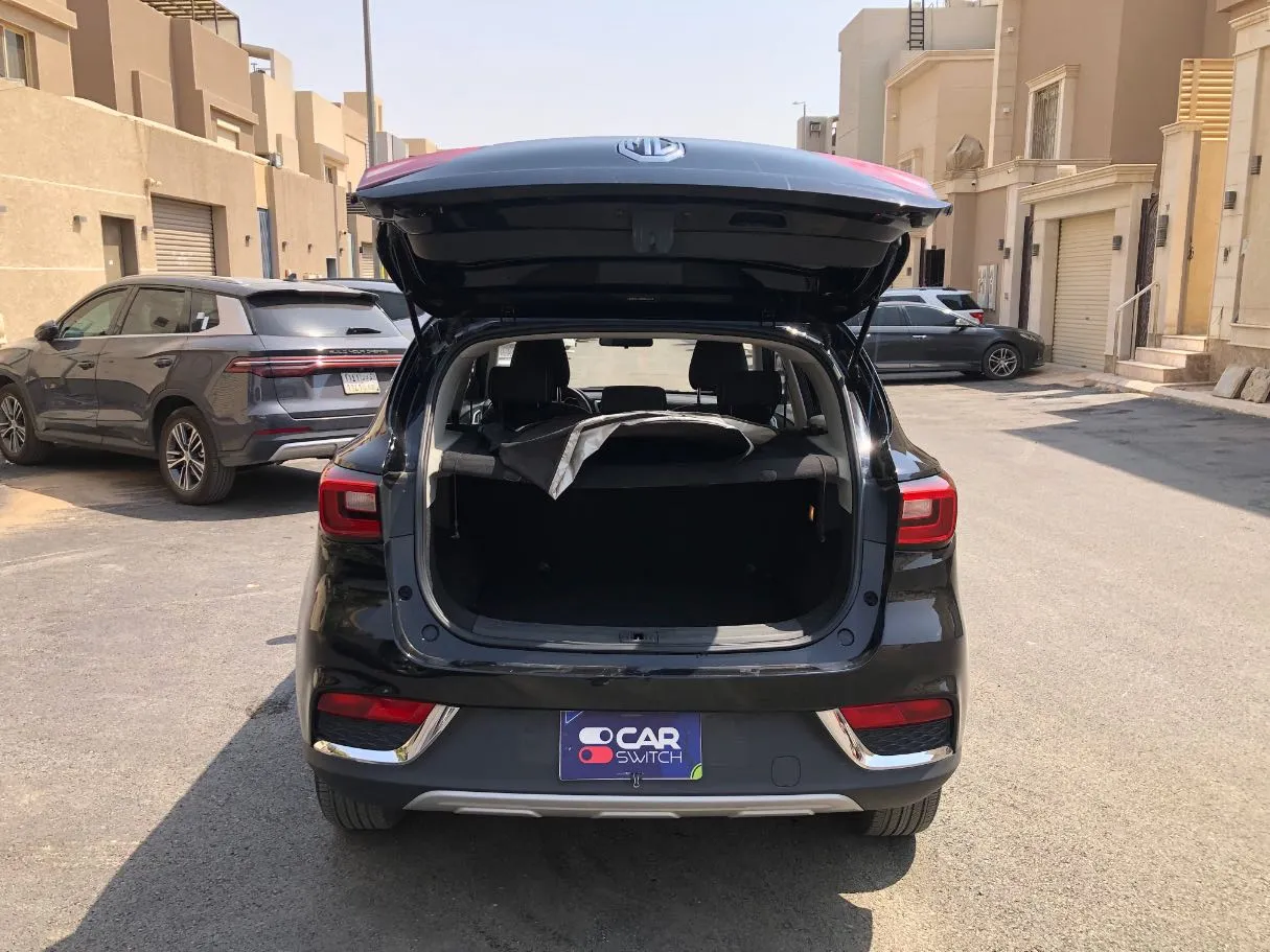 Car image 19