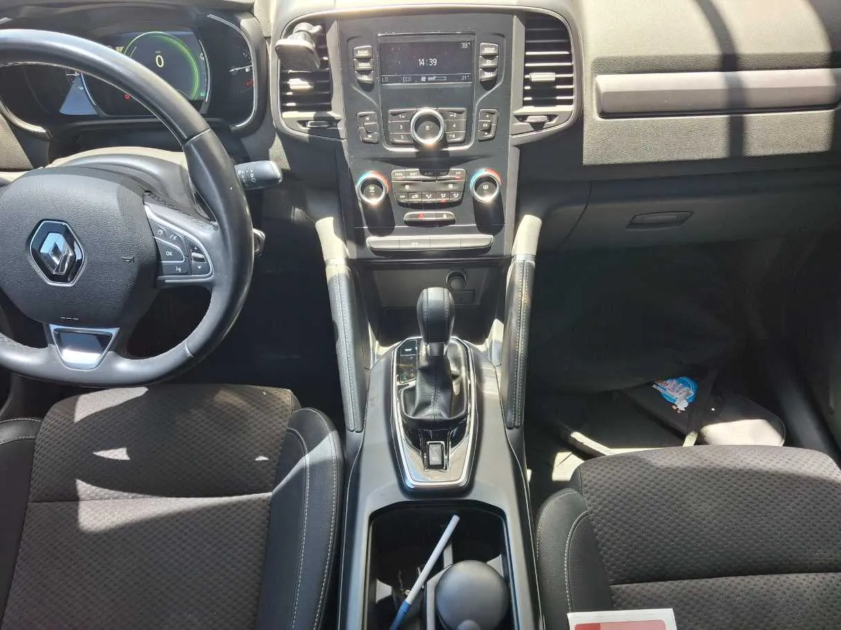 Car image 14