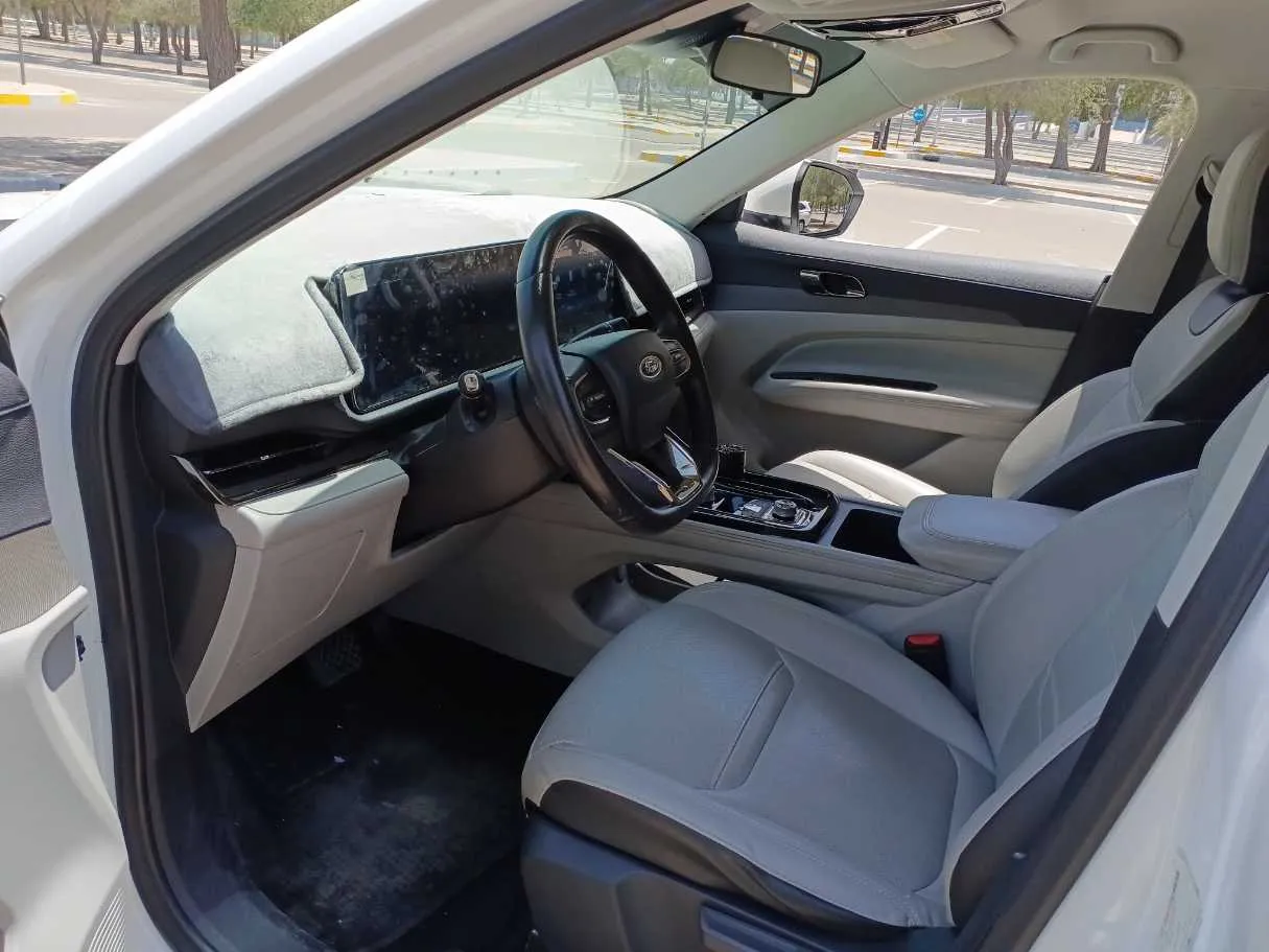 Car image 11