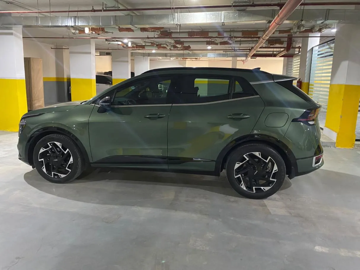 Car image 8