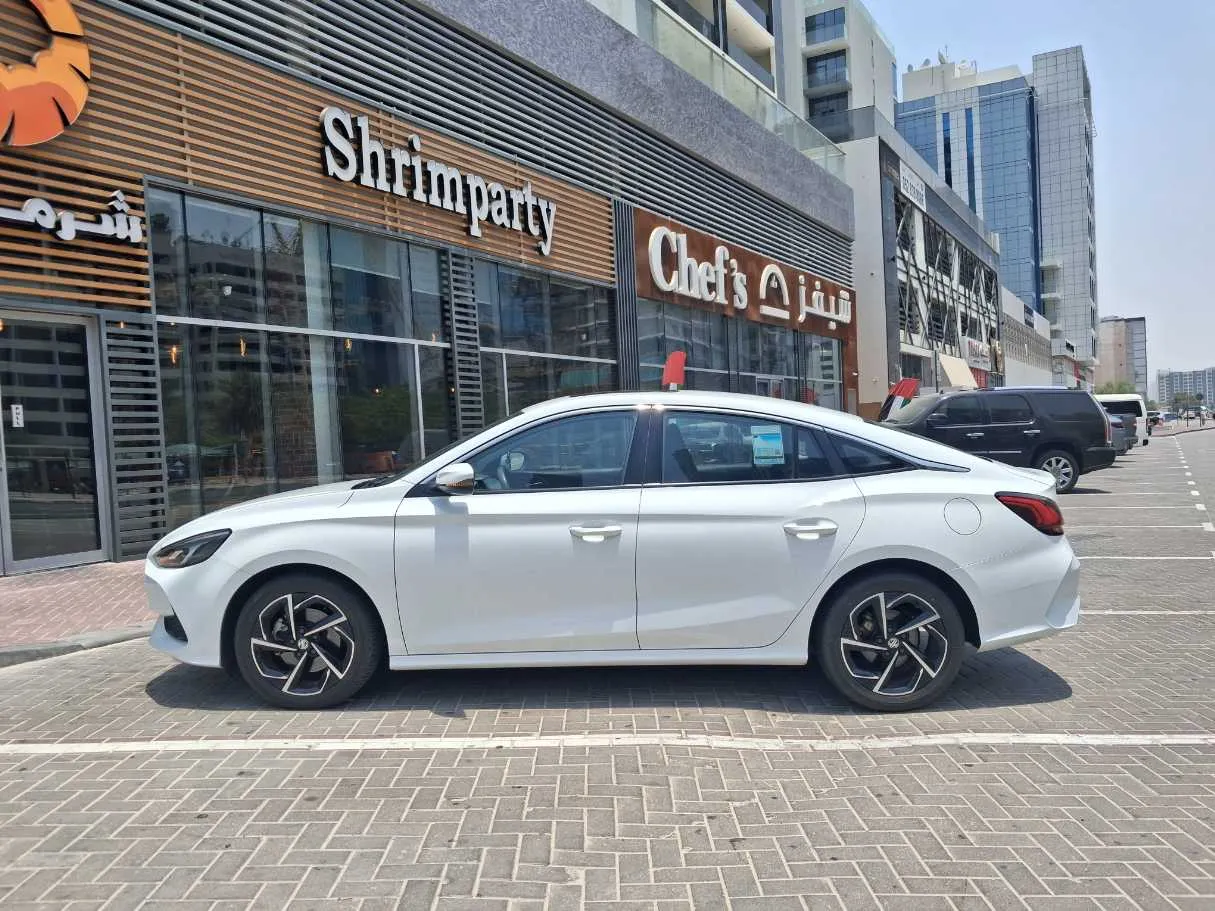 Car image 8