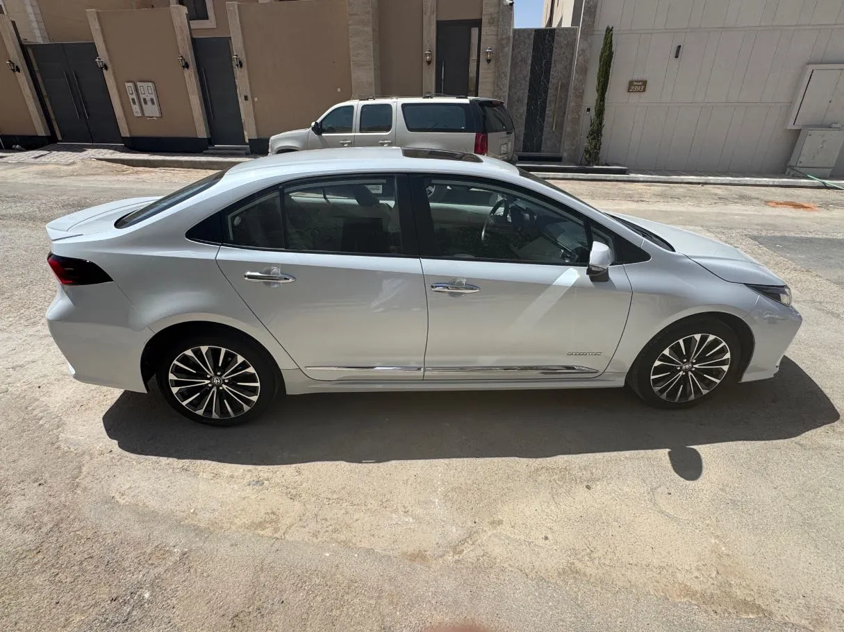 Car image 4
