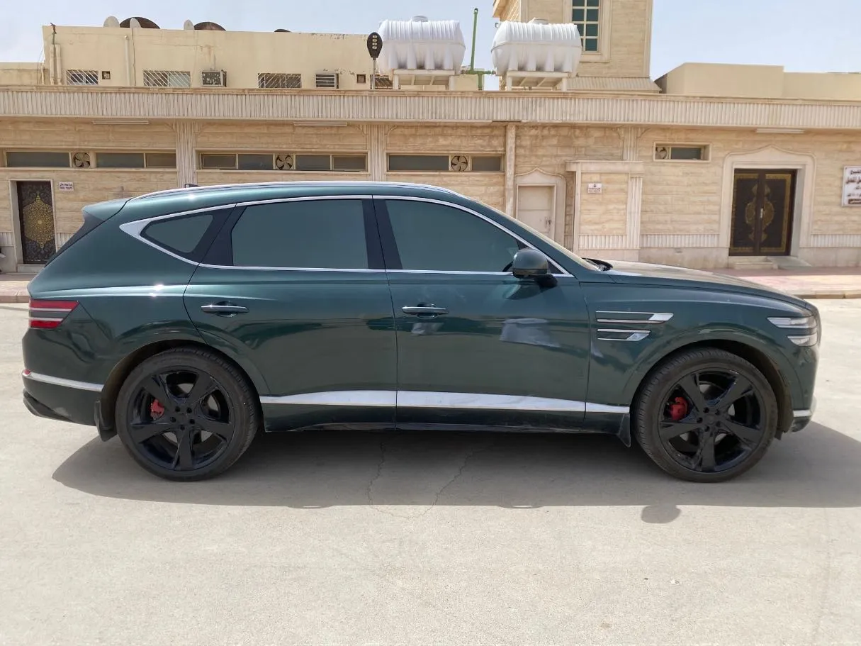 Car image 4
