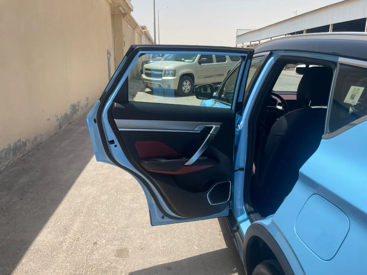 Car image 13