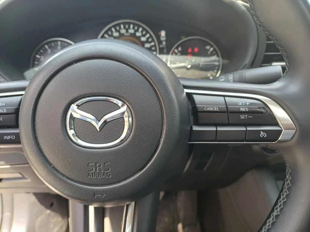 Car image 19