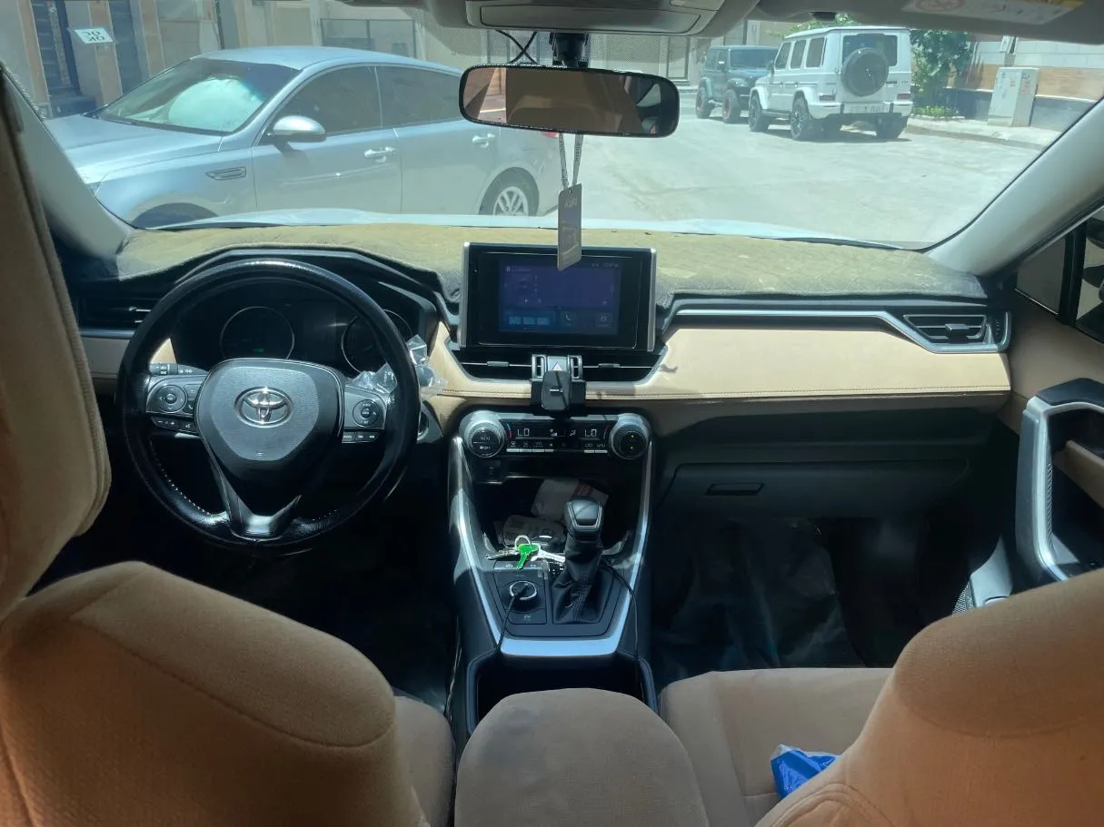 Car image 16