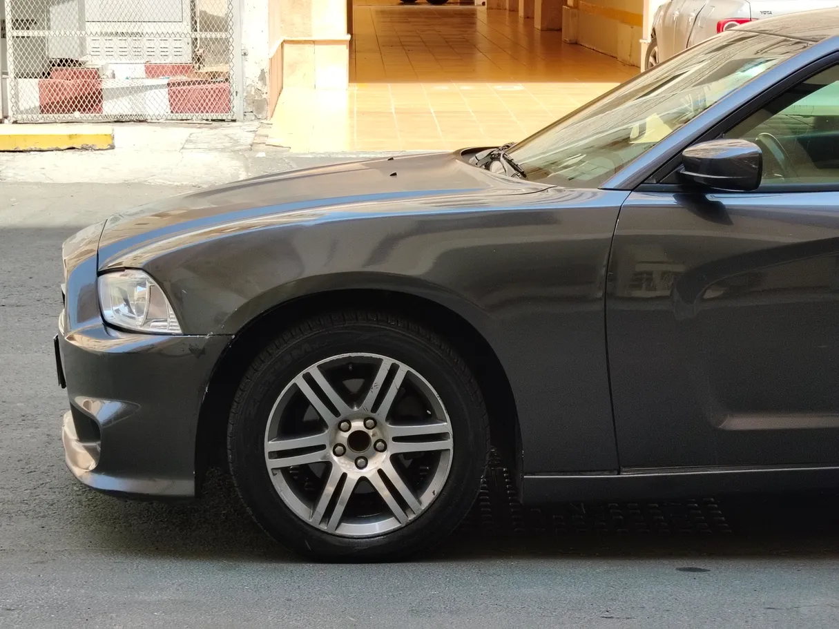 Car image 9