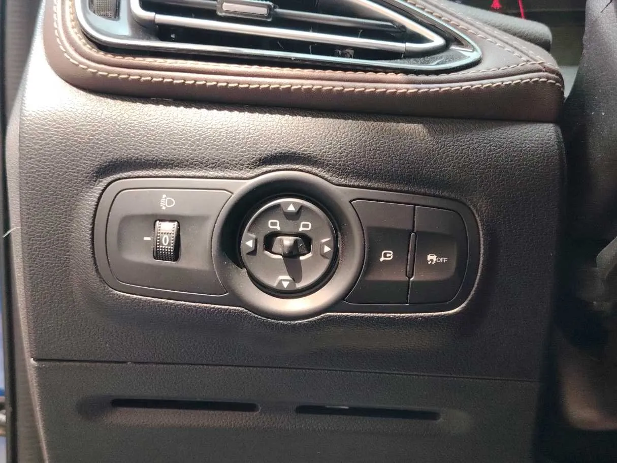 Car image 31