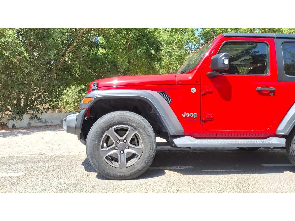 Car image 9