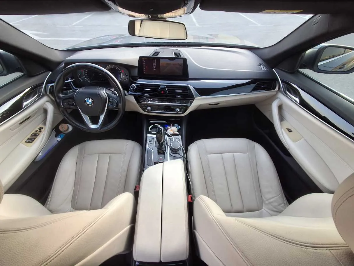 Car image 14