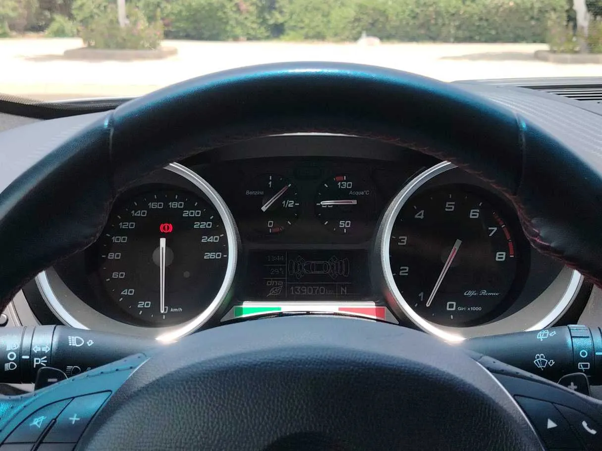 Car image 27