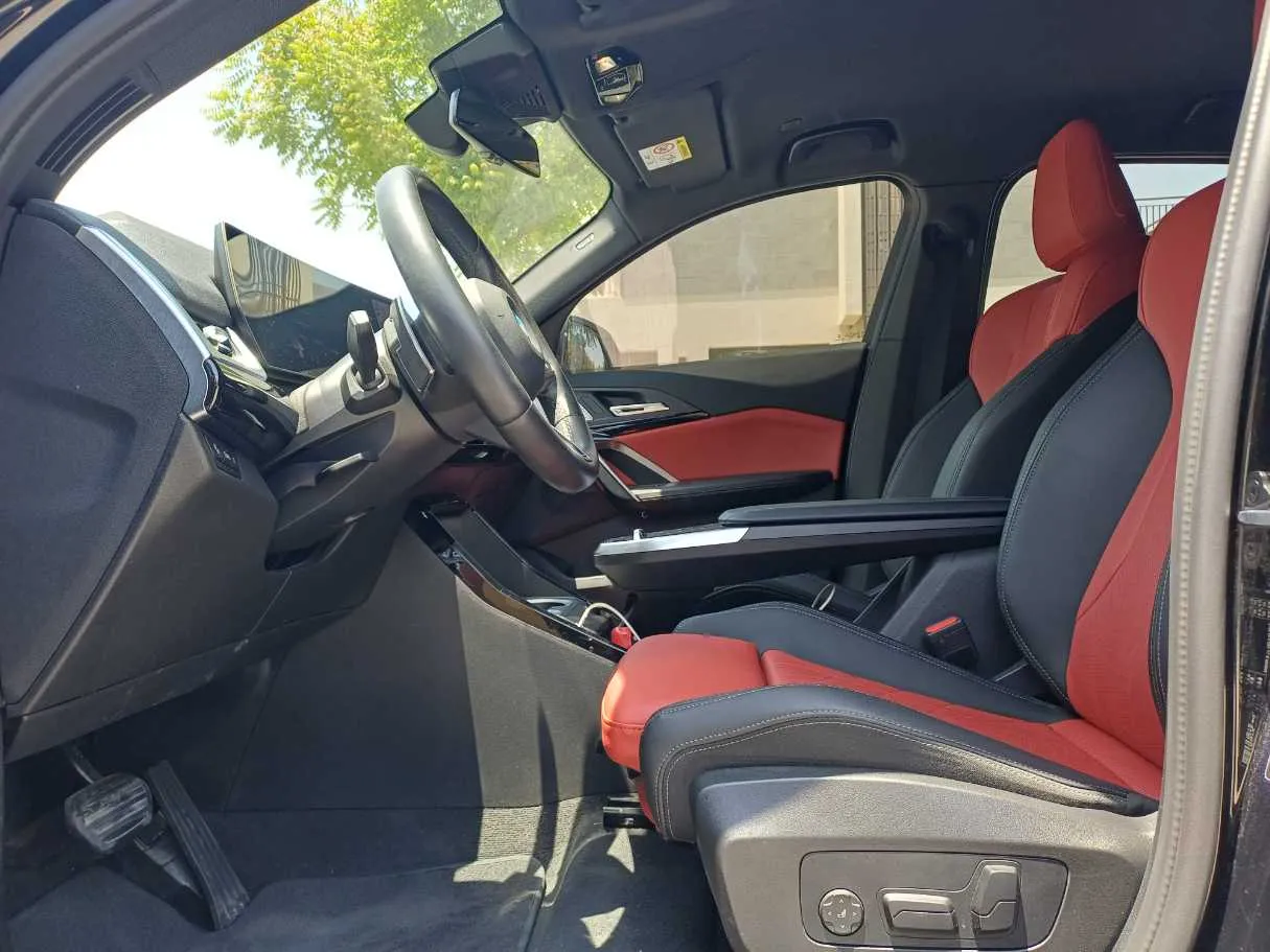 Car image 12