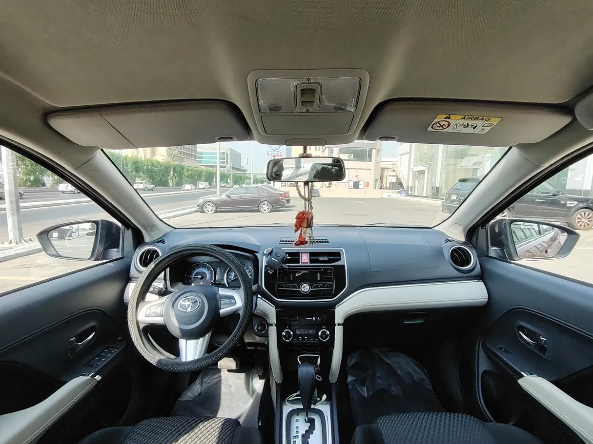 Car image 17