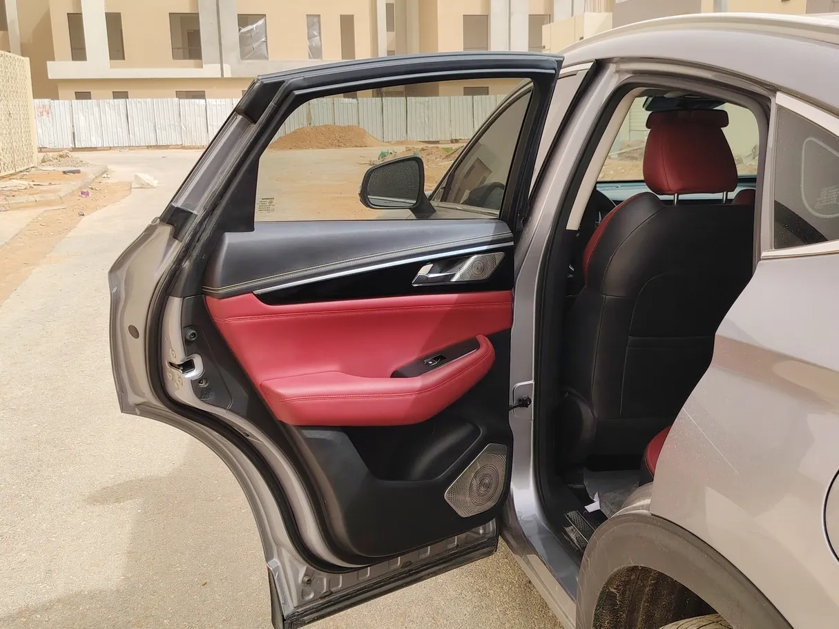 Car image 16