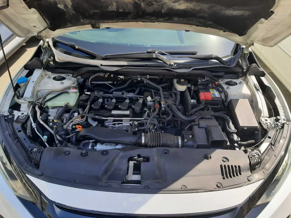 Car image 19