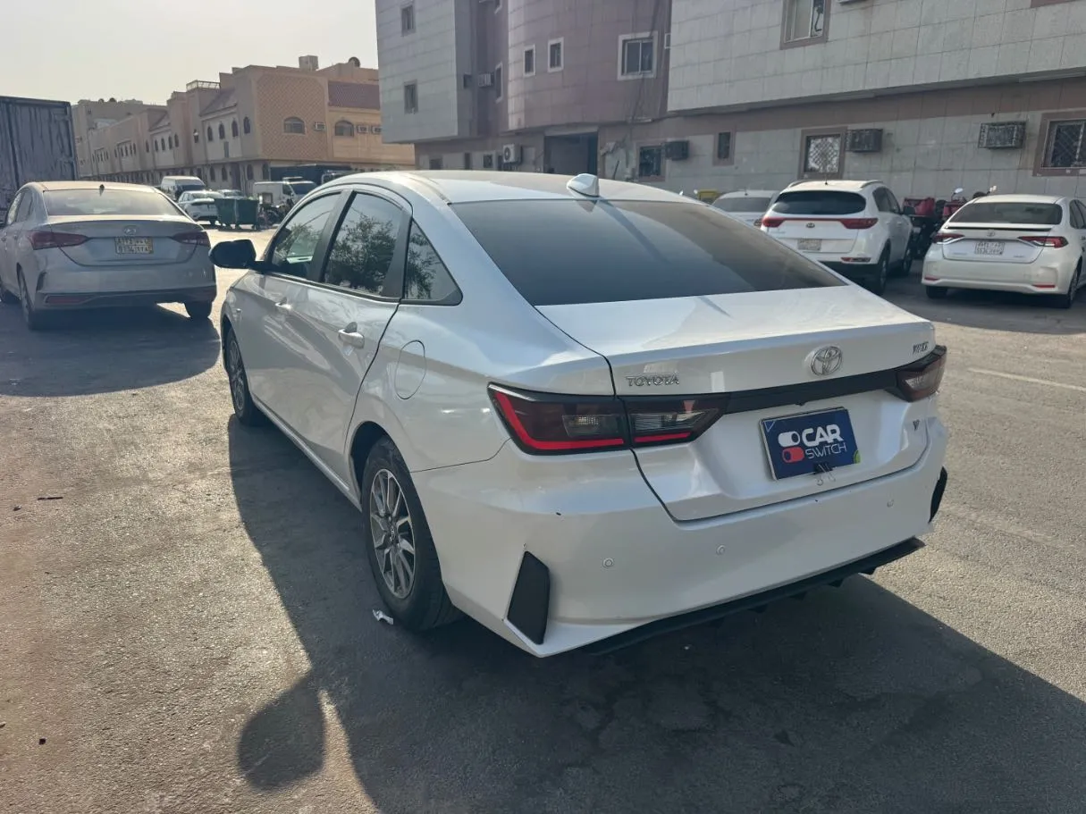 Car image 7