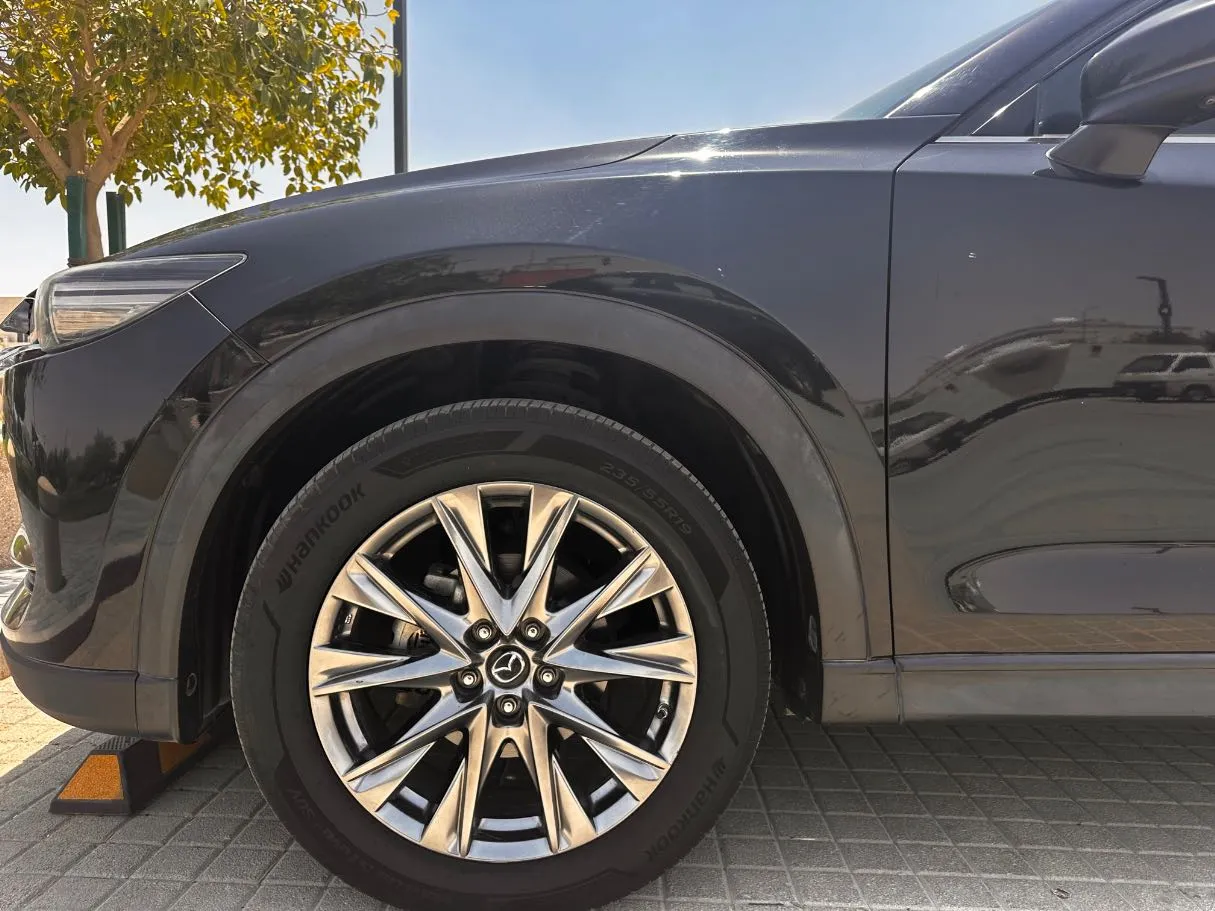 Car image 9