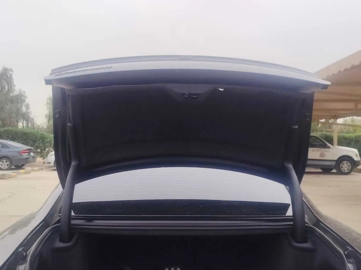 Car image 24