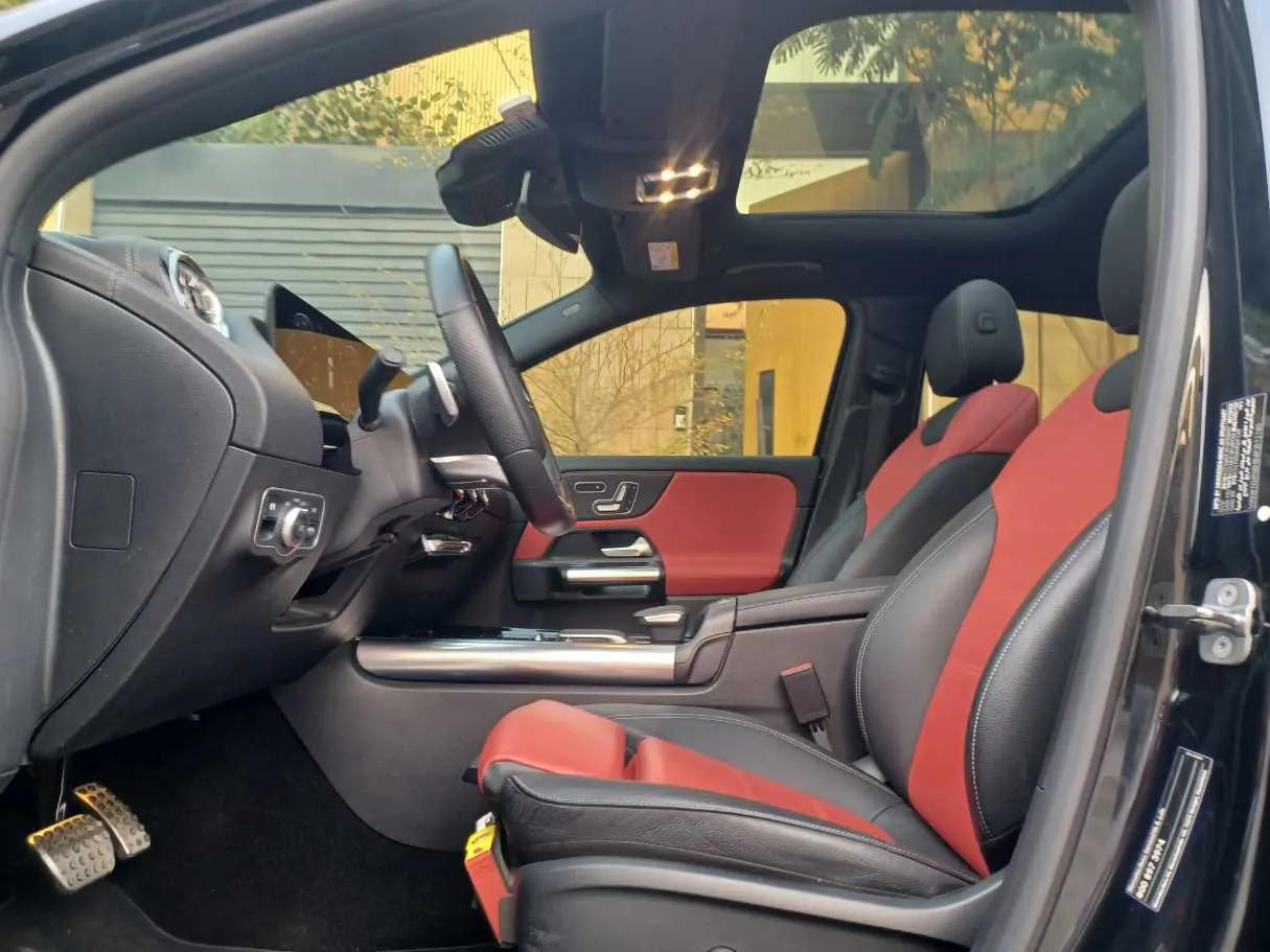 Car image 13