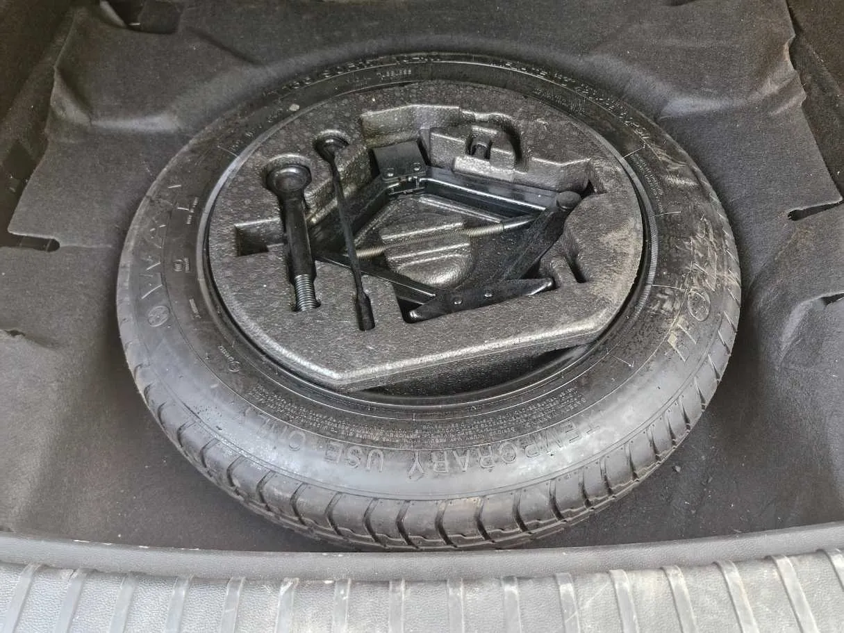 Car image 25