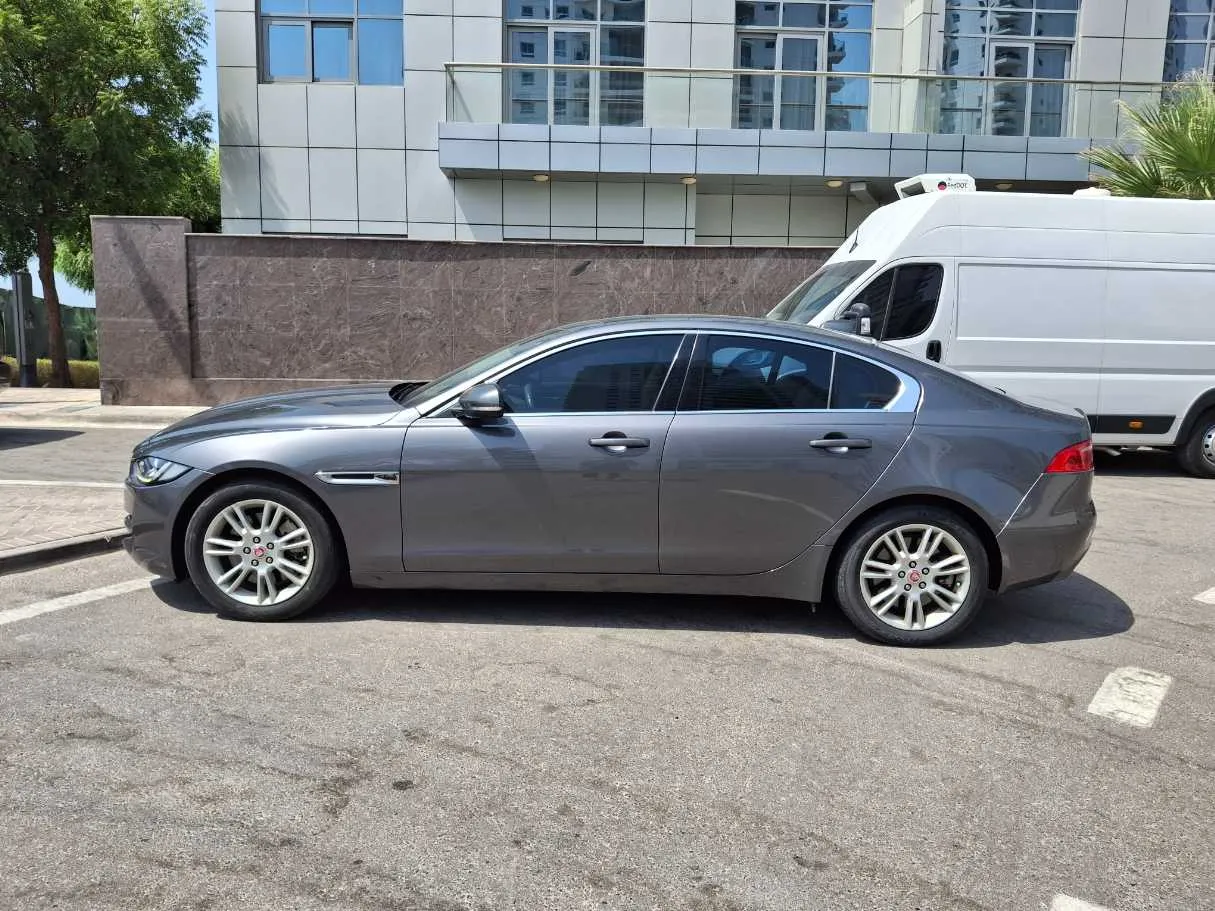Car image 8