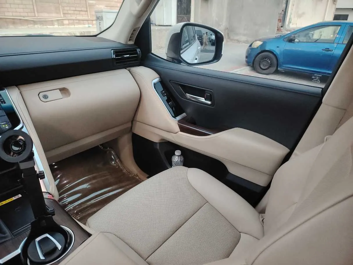 Car image 45