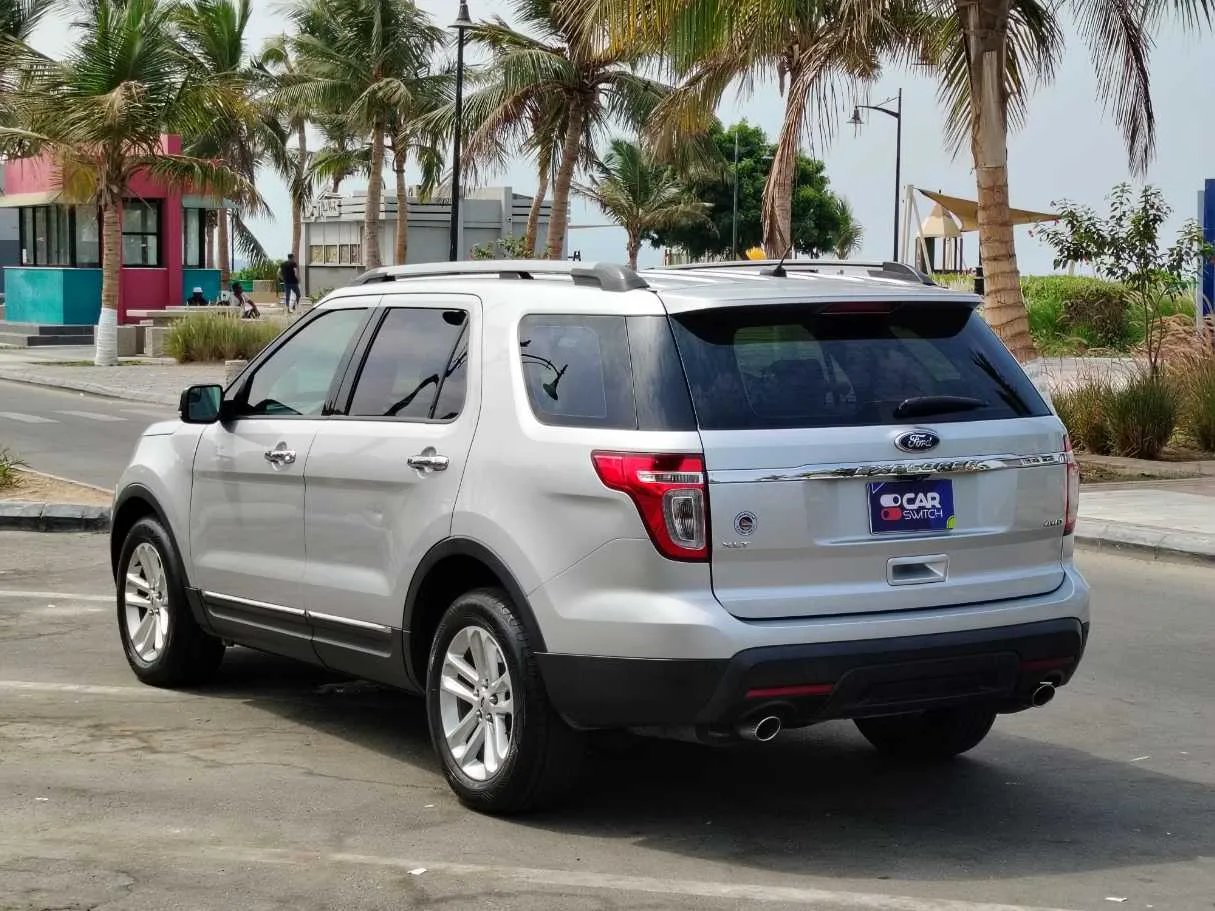 Car image 7
