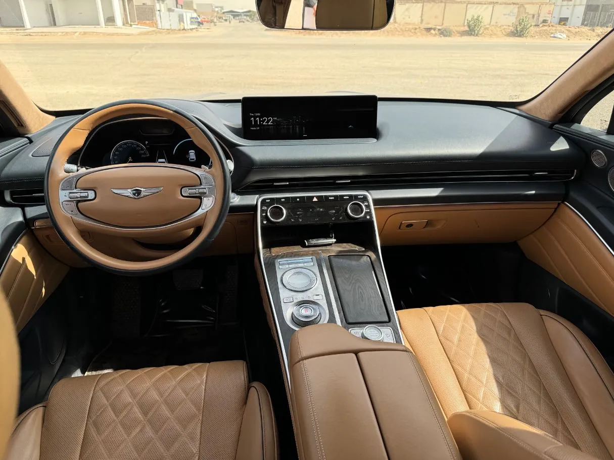 Car image 18
