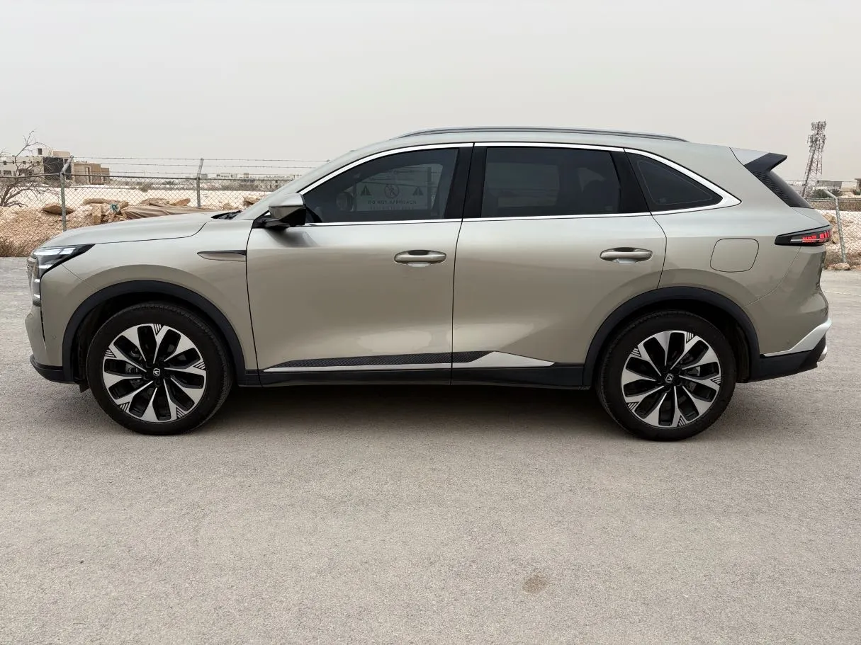 Car image 8