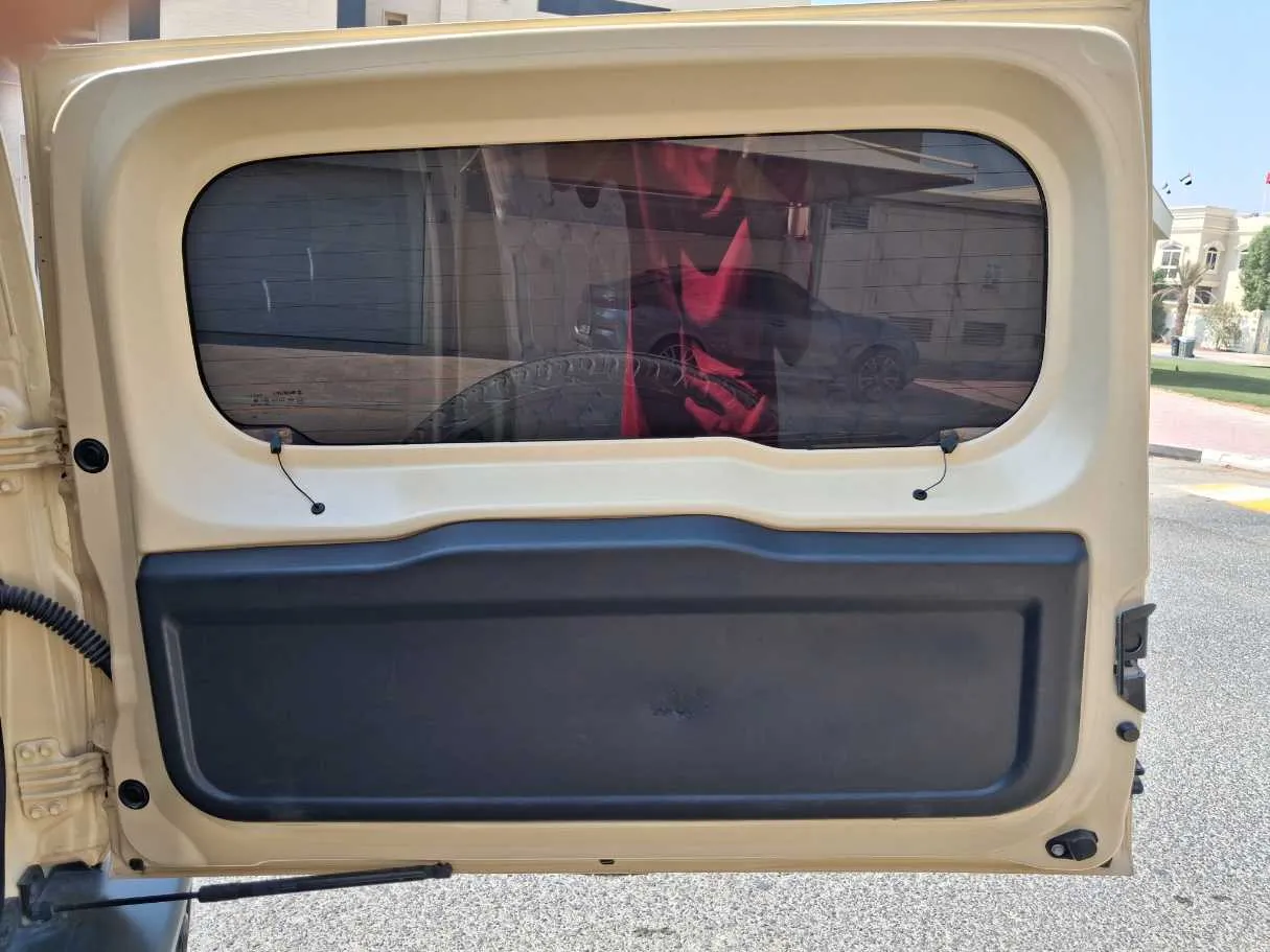 Car image 28