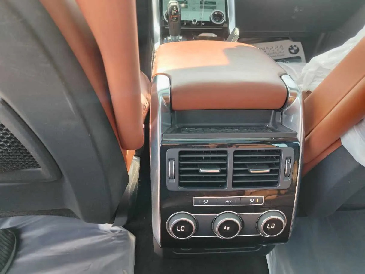 Car image 37