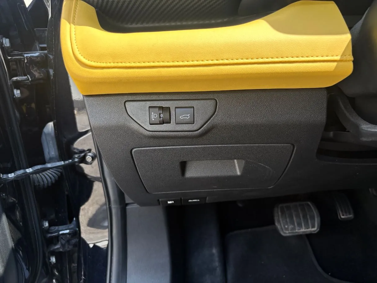 Car image 26