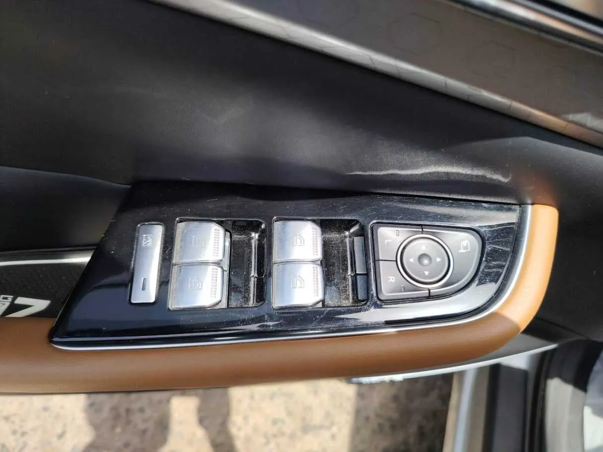 Car image 40