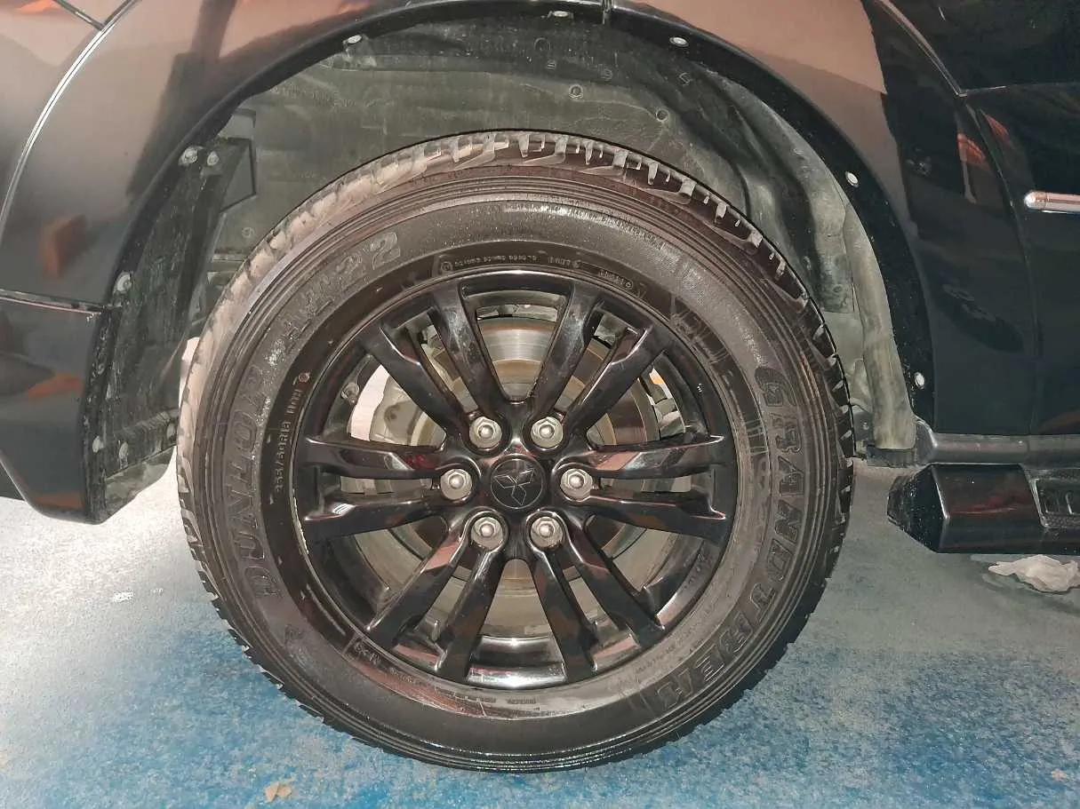 Car image 9
