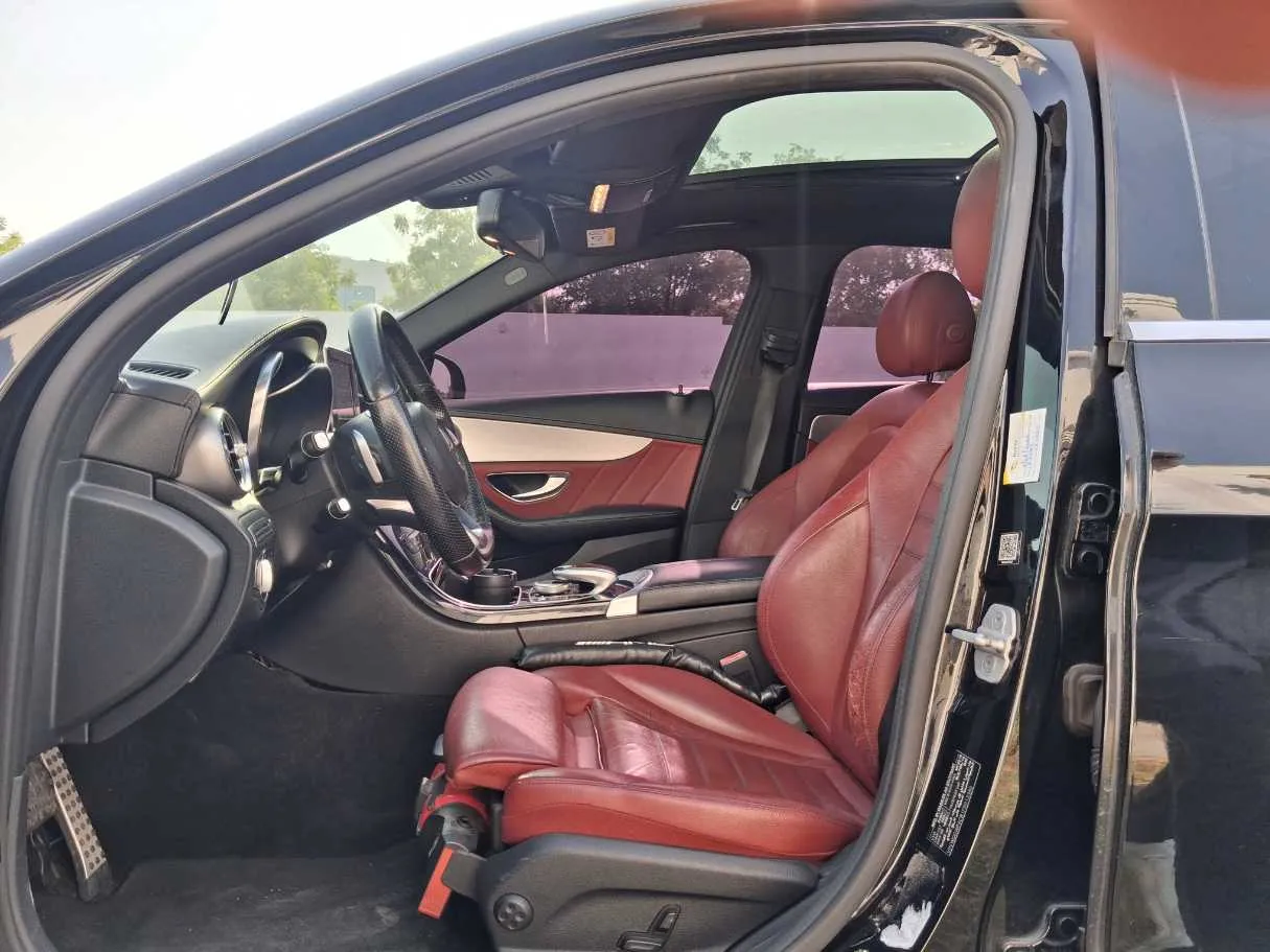 Car image 12