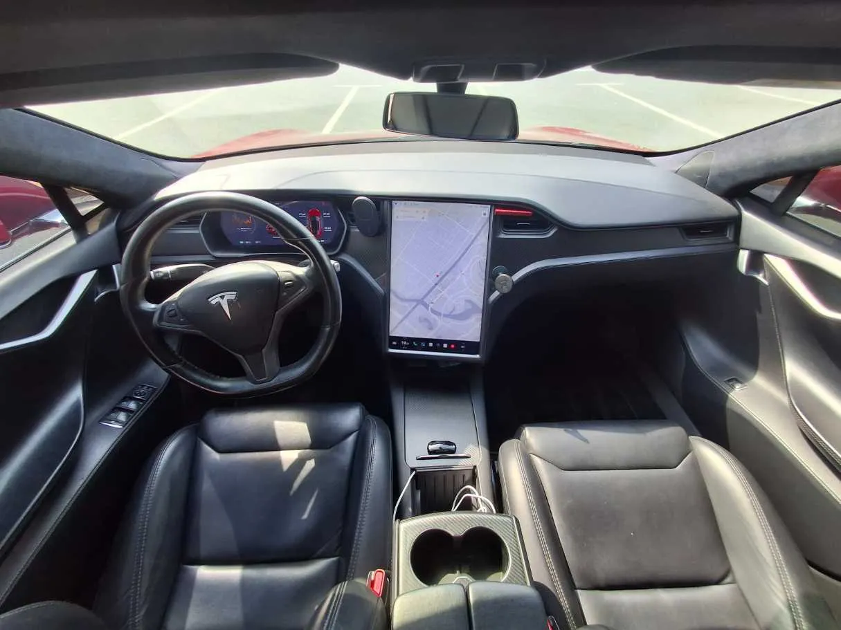 Car image 14