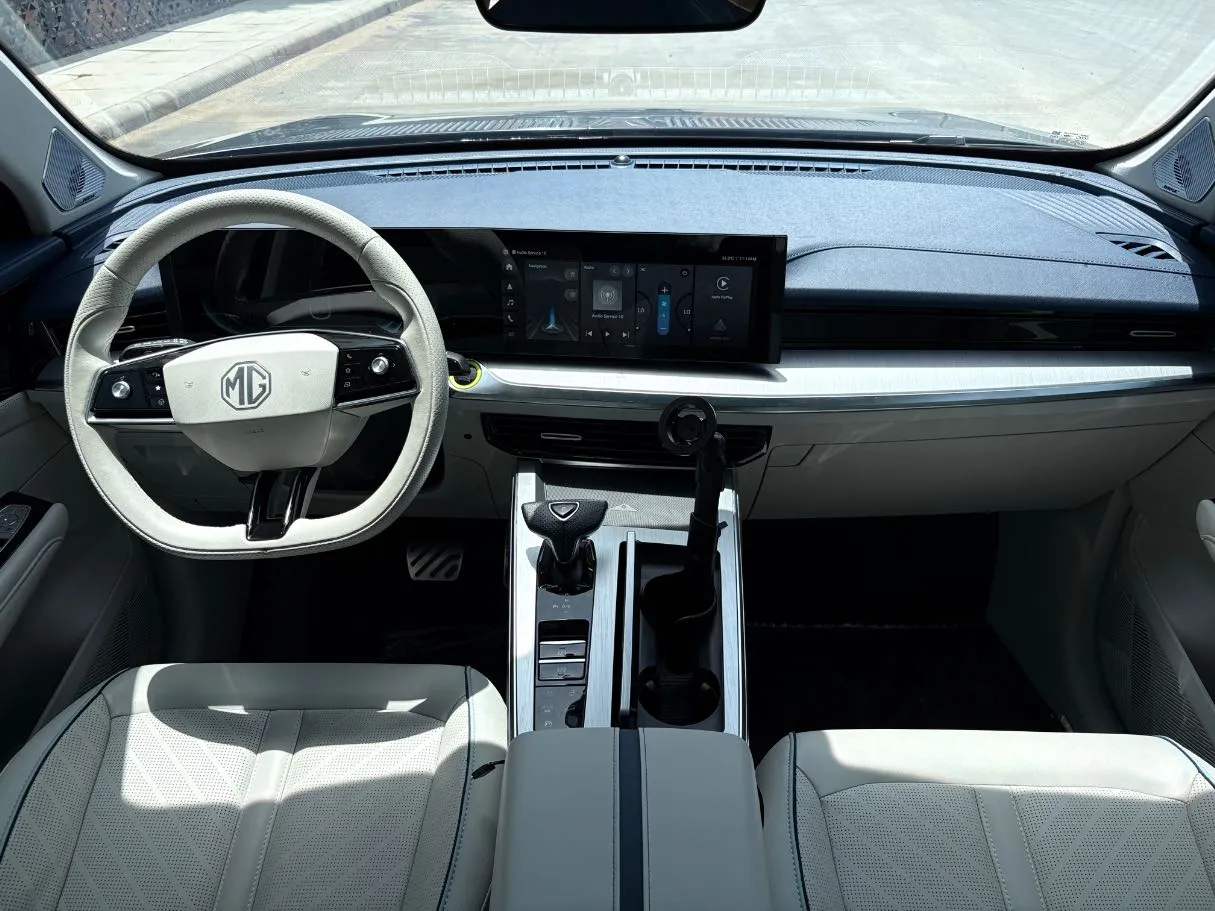 Car image 19