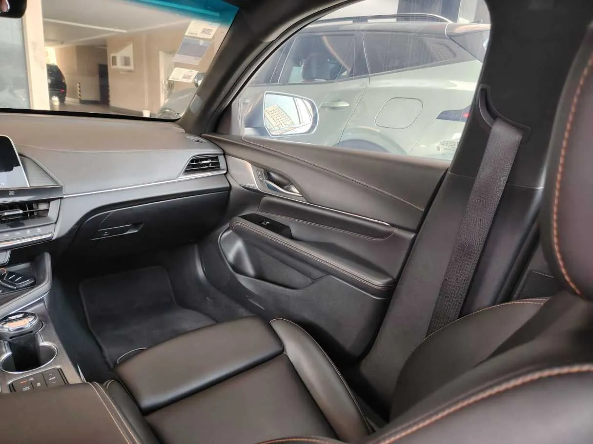 Car image 21