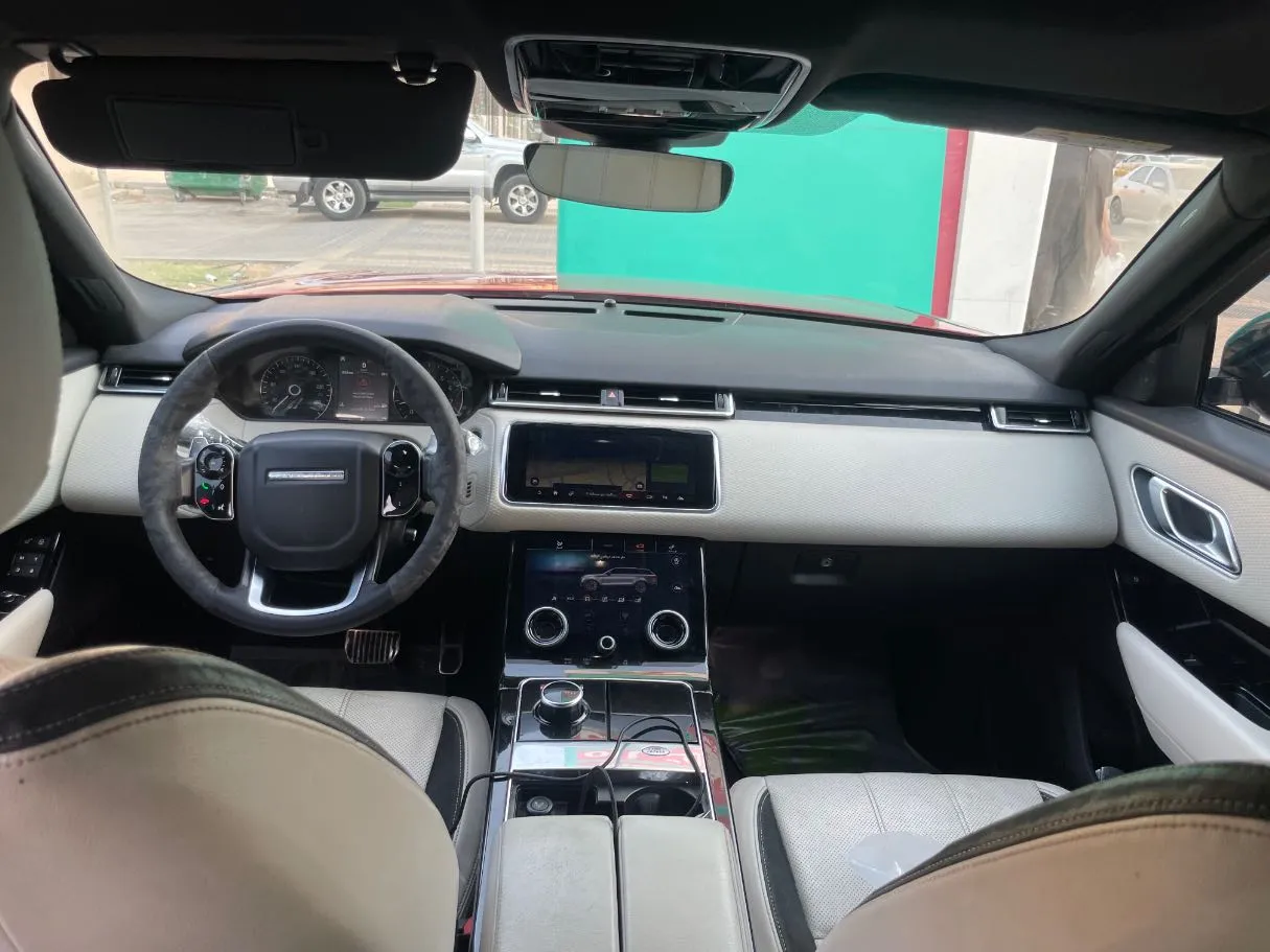 Car image 18