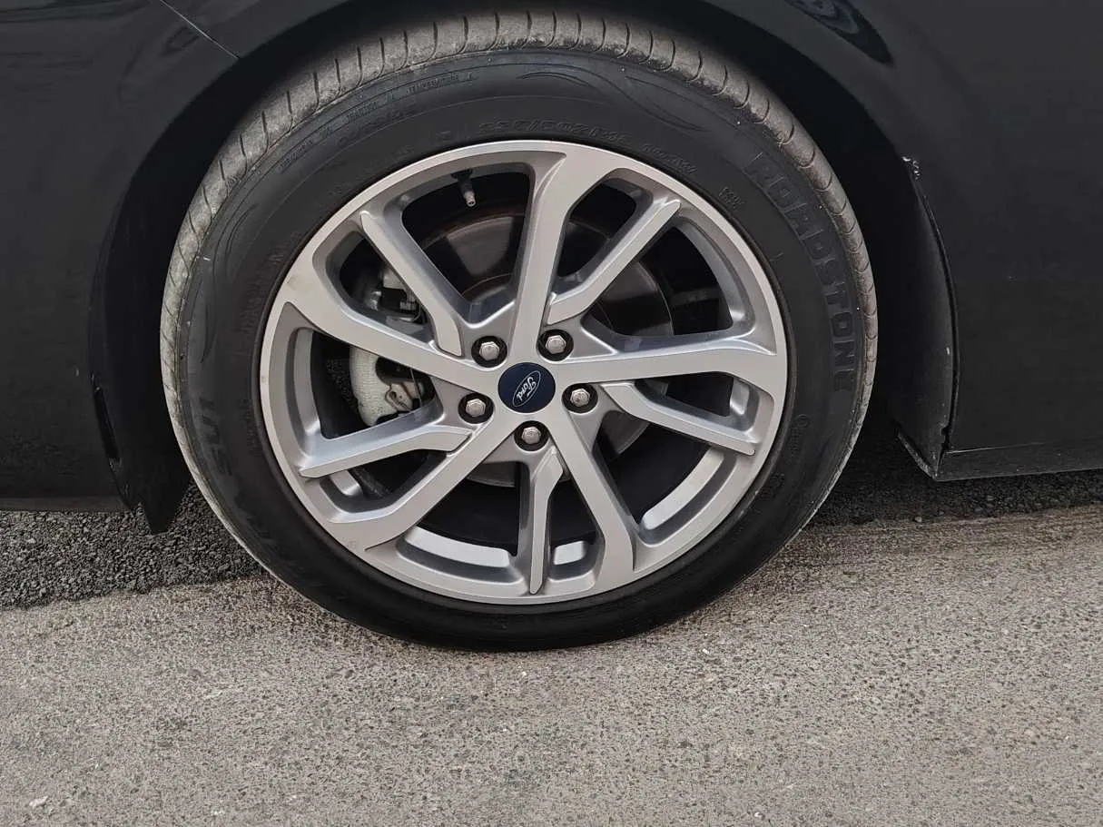Car image 10