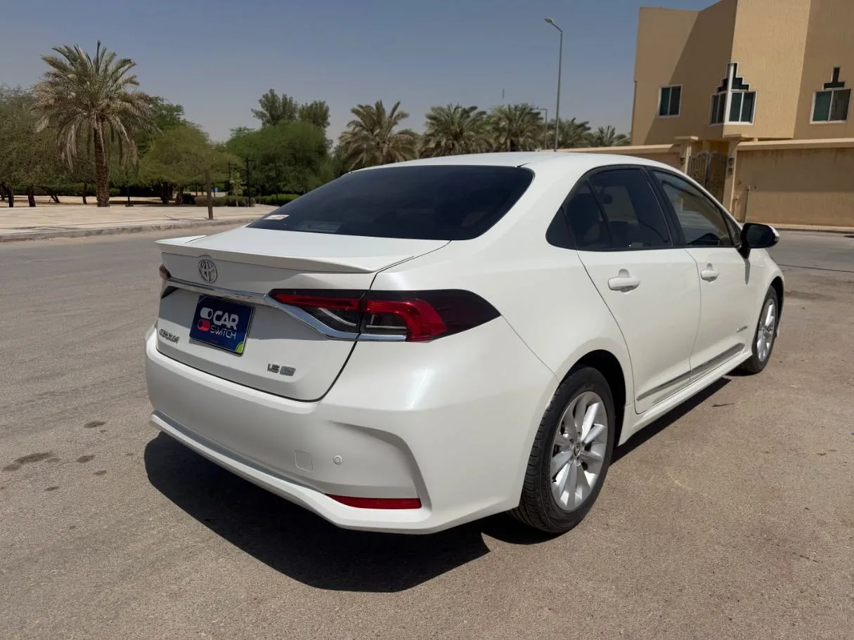 Car image 5
