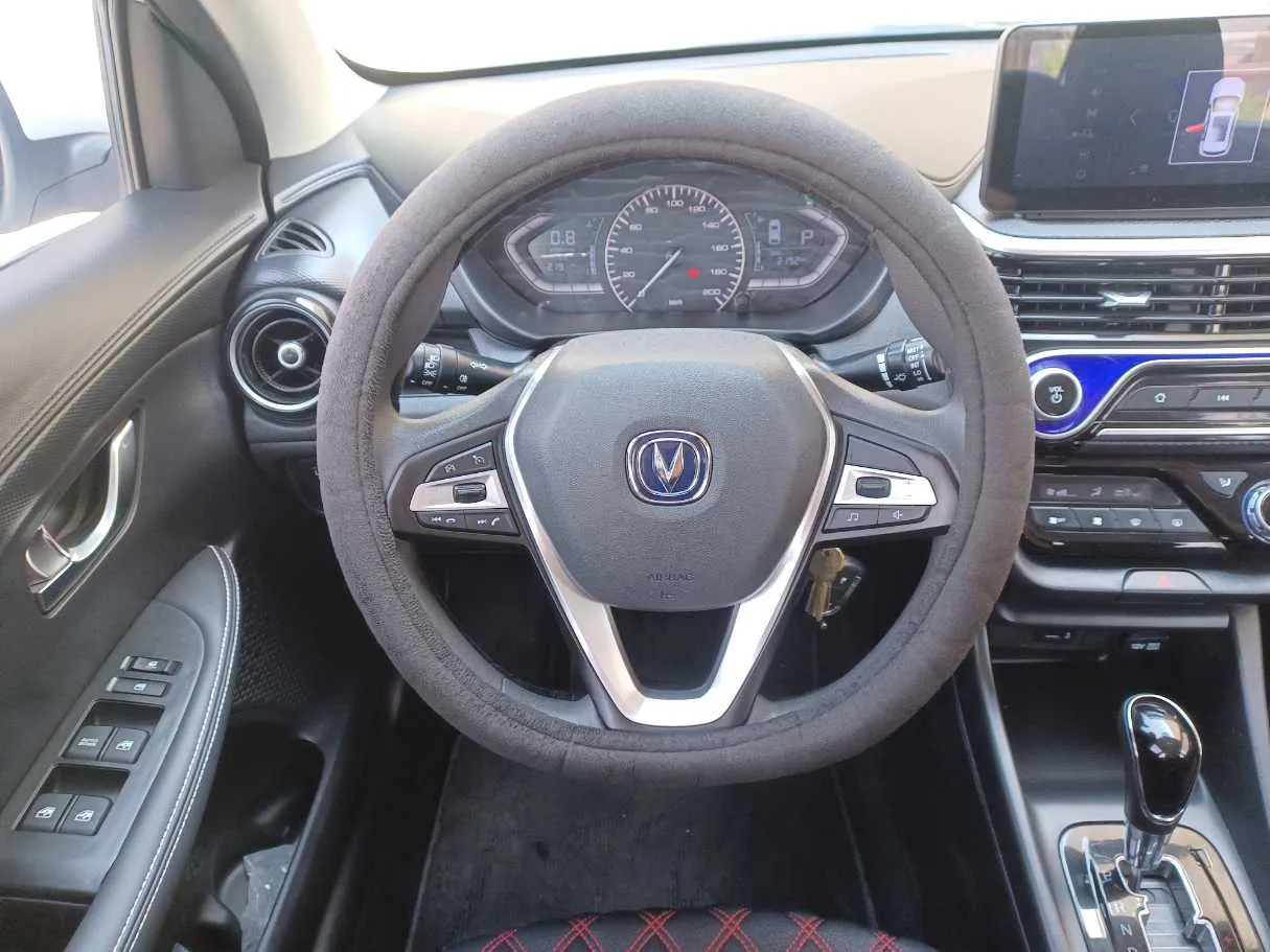 Car image 15