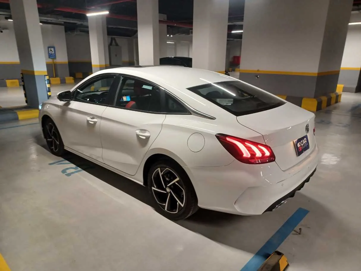 Car image 7