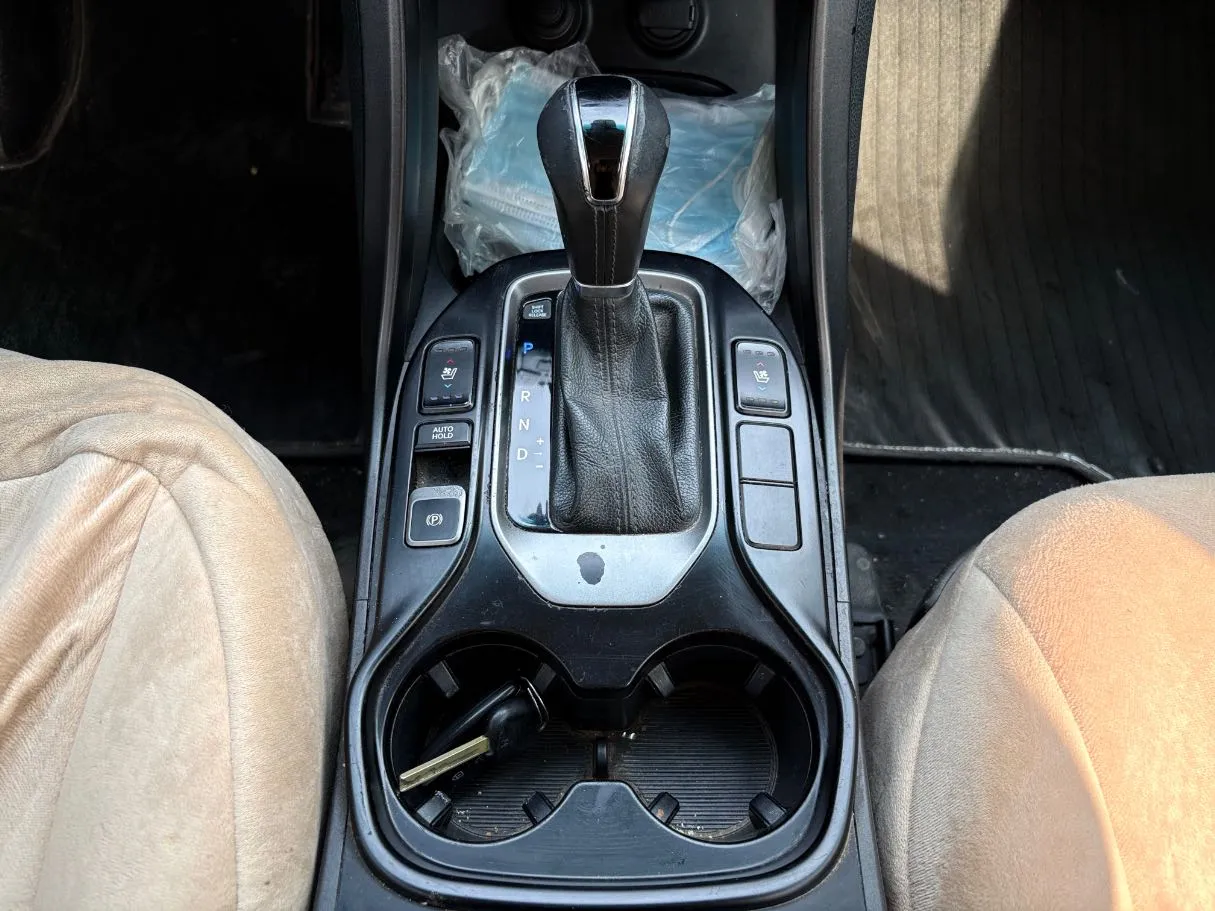 Car image 19