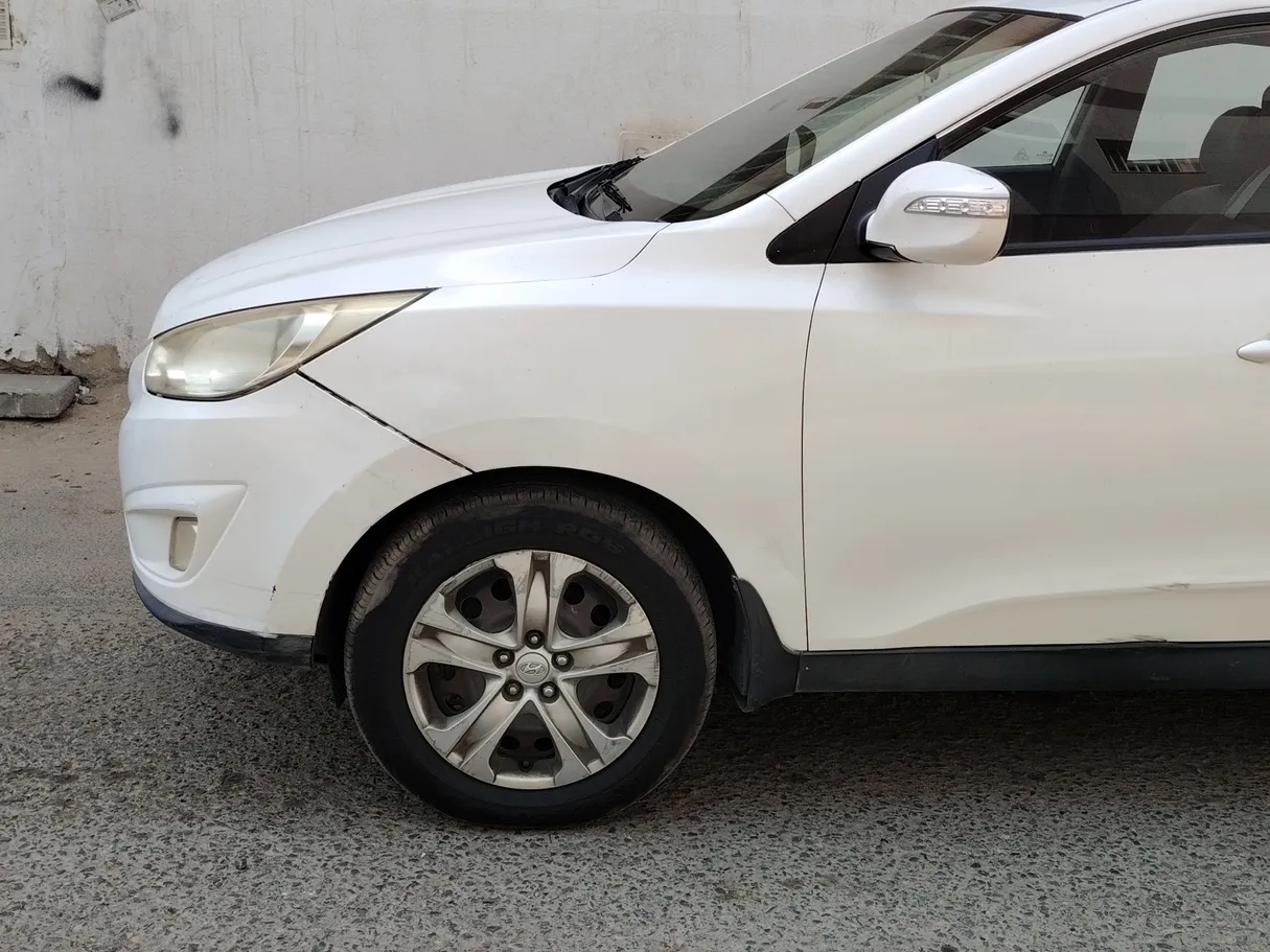 Car image 9