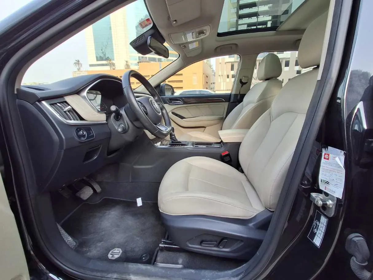Car image 12
