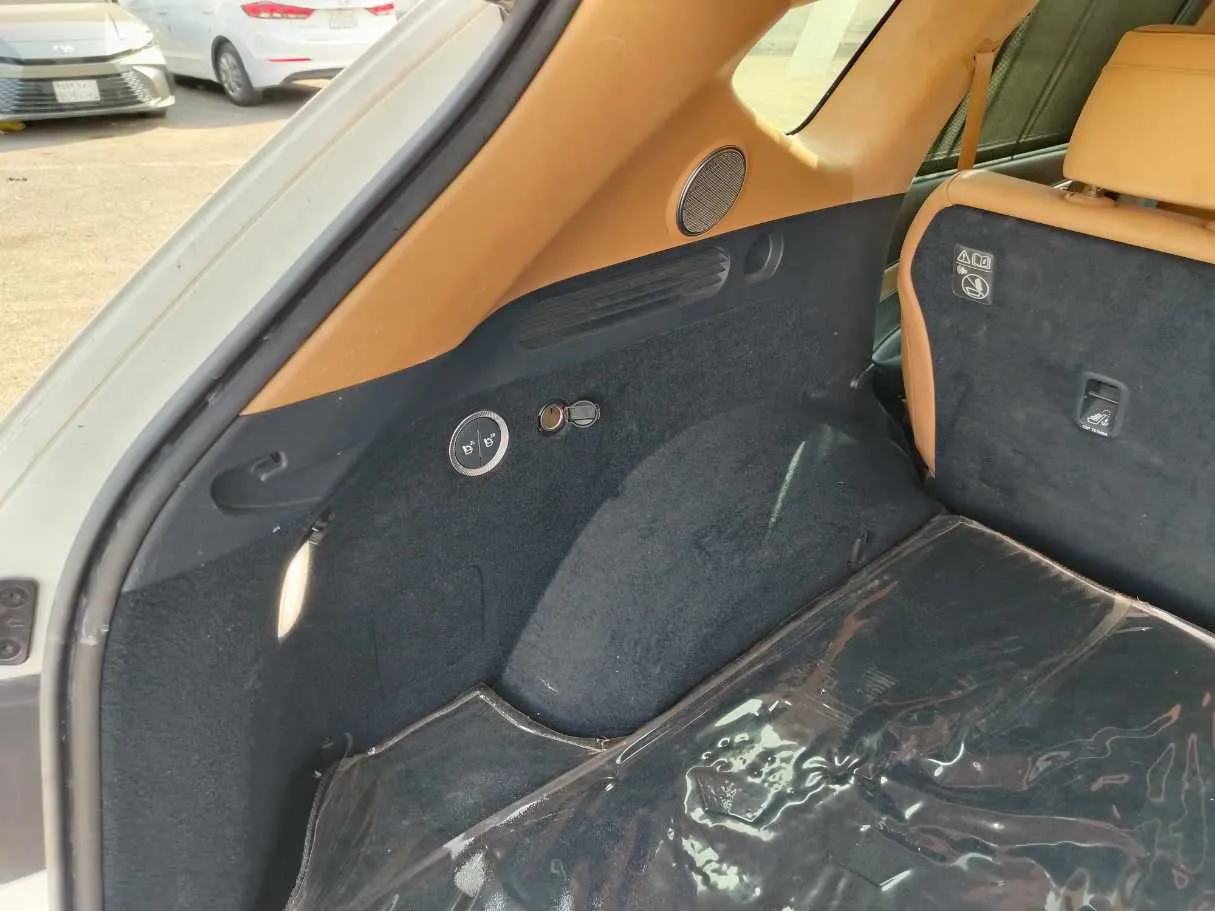 Car image 33