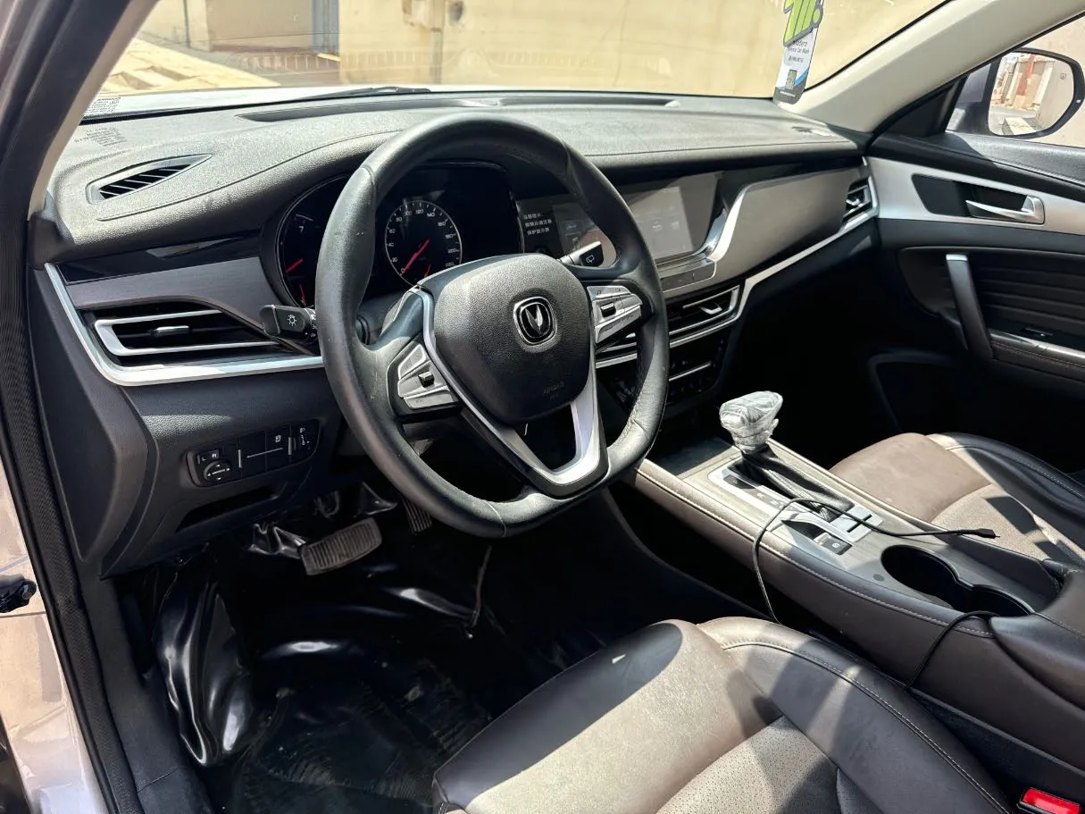 Car image 10