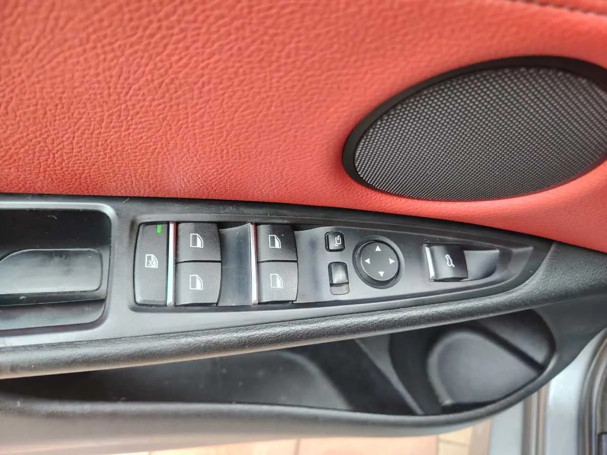 Car image 43